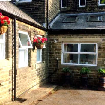 Private annex to Victorian villa, with kitchen and Free parking