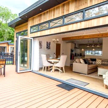 High Oaks Grange - Contemporary Lodges