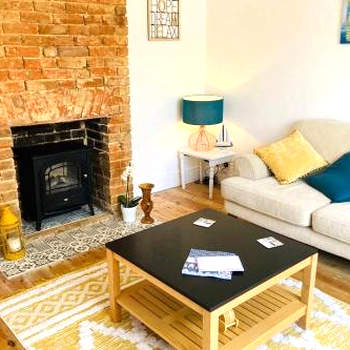 No43: Versatile 4BR coastal home with summer house