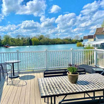 Cotswolds Lakeside Lodge - Nesbitt's Nest