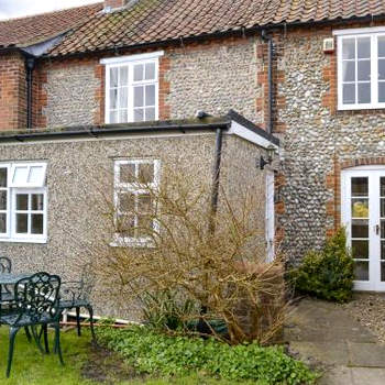 Hollyhock Cottage -uk33553