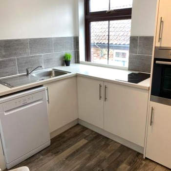 1st Floor Flat in Mews