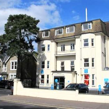 Modern two bedroom apartment ideally located
