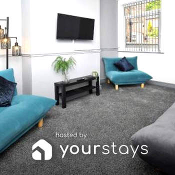 Kings' Terrace by YourStays, Close to the Theatre, great for groups, superb transport links, lovely House, BOOK NOW!