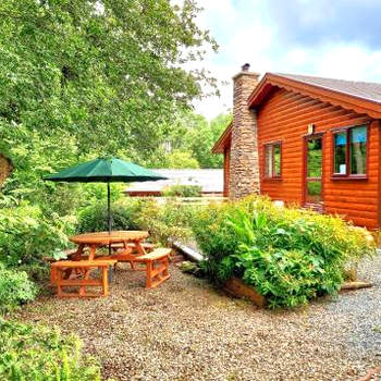 Wnion Wood Lodge with log burner & sauna in Snowdonia