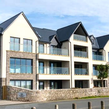 Apartment 3 Waterstone House - Sea Front Apartment, Hot Tub