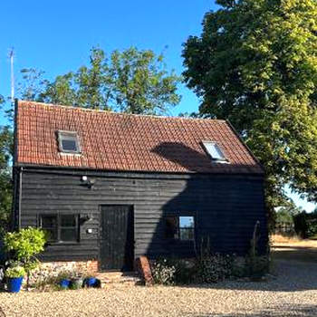 Gorgeous comfortable barn with huge private orchard in quiet Suffolk location