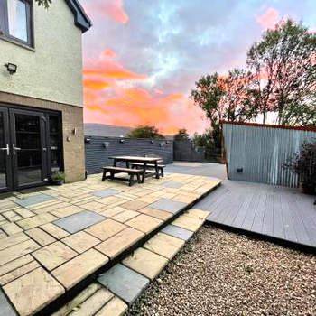Stylish, central studio with kitchen & large deck