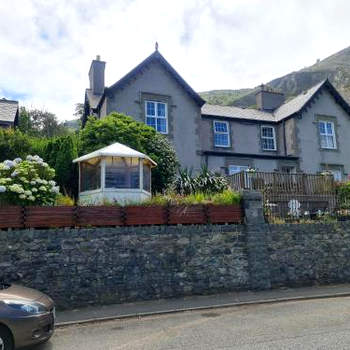 Stunning Sea view Immaculate 4-Bed family House