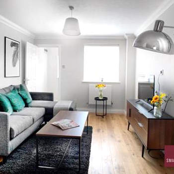 Wokingham - 2 Bedroom Ground Floor Flat - With Parking
