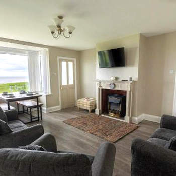 BEACHFRONT APARTMENT - Ground Floor Apartment with Sea Views, Next to the Beach, Bridlington, North Yorkshire