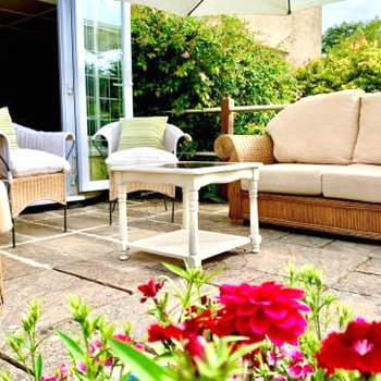 Hectors House comfortable 4 bed house in mature gardens