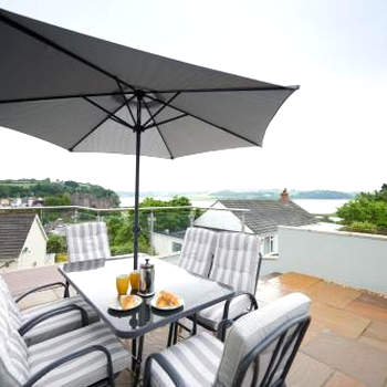 Lloret- Modern retreat with Castle views and private Hot Tub