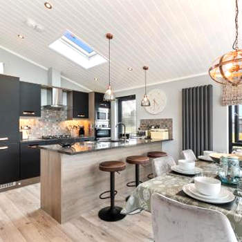 Ael-Y-Bryn - Luxury Lodge, Hot Tub, Three En-Suite Bedrooms
