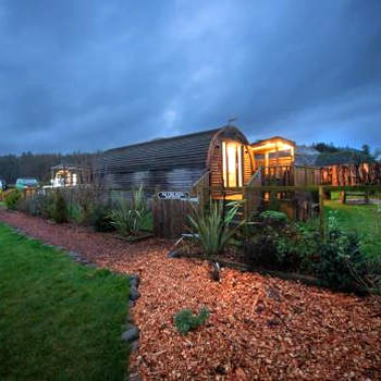 Luxurious Family Pod with Garden and Hot tub - The Stag Hoose by Get Better Getaways