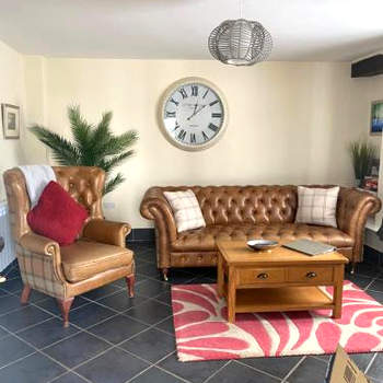 2 Mews Cottages - Town Centre Location