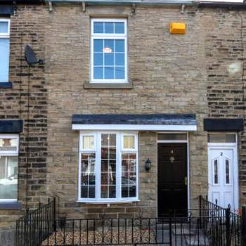 Beautiful 3 Bedroom House - Sleeps 5 Free Parking