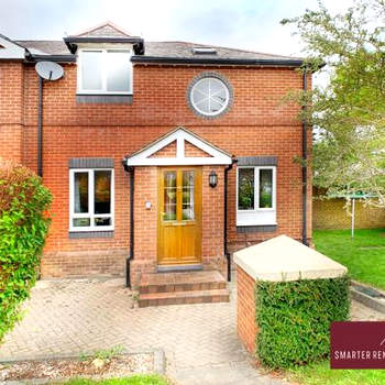 Farnborough - Peel Court - 2 Bed Parking & Garden