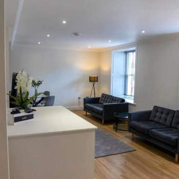 Argyle Square Apartment