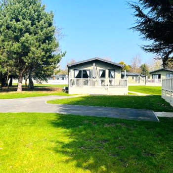 Reynards Retreat Lodge with Hot Tub