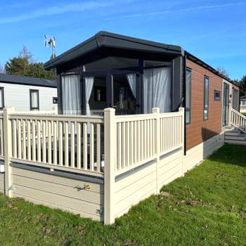 Falconers Lodge with Hot Tub