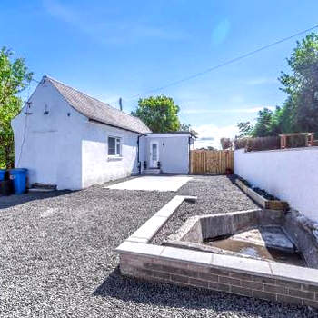 Lovely 1-Bed Cottage in Kelty with Hot Tub
