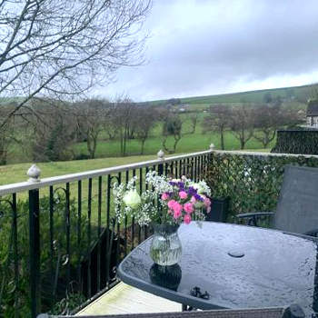 Tilly Cottage - overlooking Pendle Hill