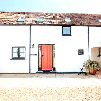 Atratos Stable - Uk6735
