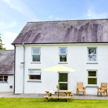 Typicca Farmhouse