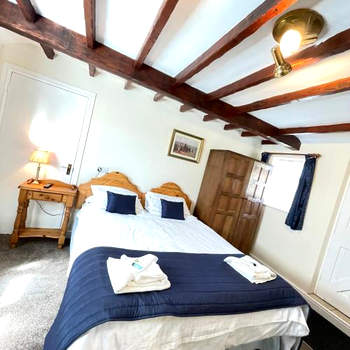 Halfway House Inn & Cottages