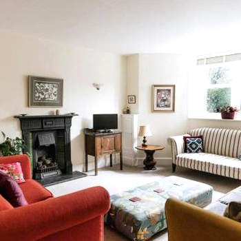 SUNNYSIDE APARTMENT - Spacious 2 Bedroom Ground Floor with Free Parking In Kendal, Cumbria