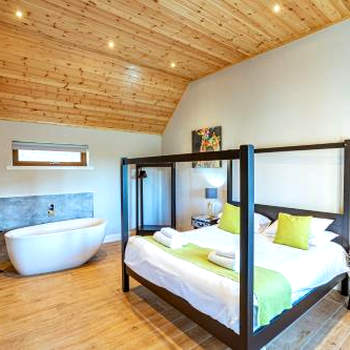 Kestrel Lodge 7 with Hot Tub