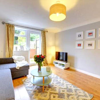 Modern 2 Bed House Sleeps 6 Southam Town Centre - Inspire Homes Ltd