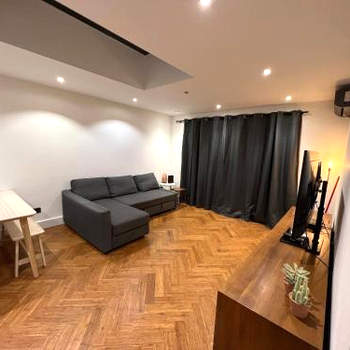 Streatham House - Detached 2 Bedroom 2 Bathroom House SLEEPS 6 with Garden