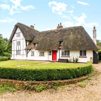 Captivating 6 Bed Cottage in the village of Moulso
