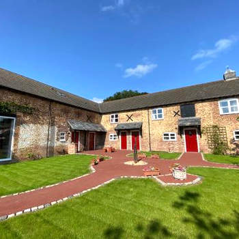 Clwyd Cottage - Two Bed, Barn Conversion with Private Hot Tub