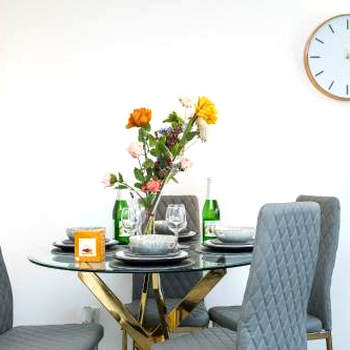 Lovely 2 bed Apartment with Parking in Thurrock