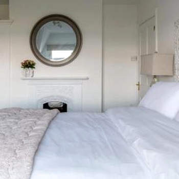 Tranquil Beachfront Beautiful 2-Bed Apartment
