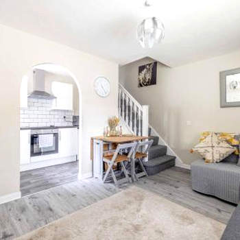 Windsor Burnham Ascot Haven Sleeps 4