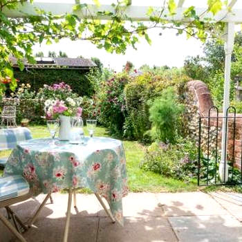 Romney, a cosy Victorian cottage in a picturesque Suffolk village