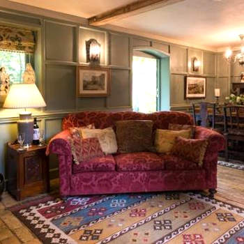 Queenies, an authentic Rural Style coastal cottage in a Nature Reserve