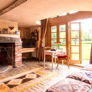 Dons Barn a Stunning cottage just a walk across the fields to a great pub