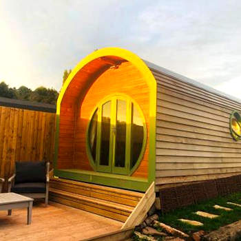 Rural self contained cosy pod house.