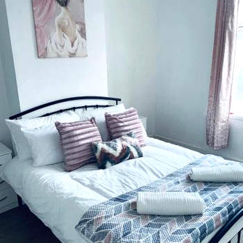 Cheerful Town House in Coventry City Centre