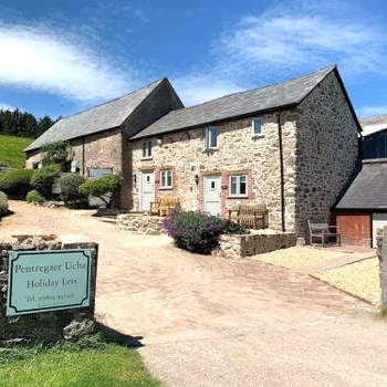 The Stables at Pentregaer Ucha, tennis court & lake