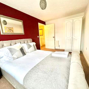 Willow 3 Bedroom Home in Ashford great for contractors & families central location with parking