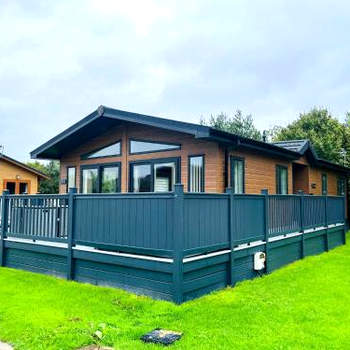 Blue Bell Lodge with Hot Tub Malton