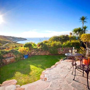 The Studio Cottage, with, Sea views, Garden, Amazing Location by beach
