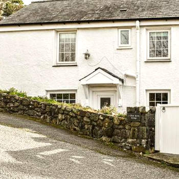 2 White Horses Cottages
