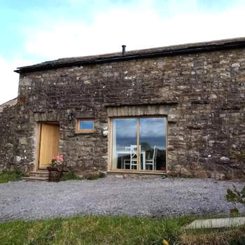 Rural getaway with a view - Old Spout Barn